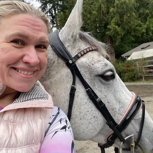 Meet your Posher, Jennifer - Picture 1 of 10